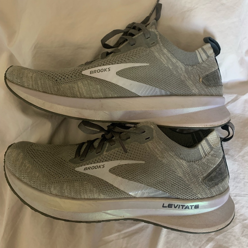 Woman’s Brooks Levitate